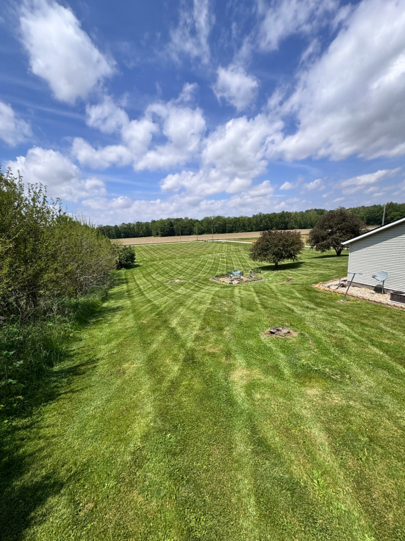Country property mow with field view