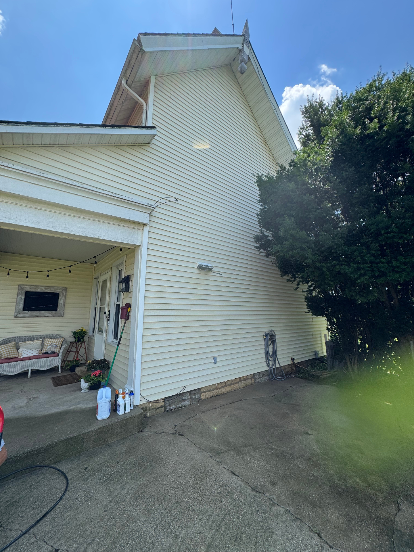 Same farmhouse siding cleaned after pressure washing