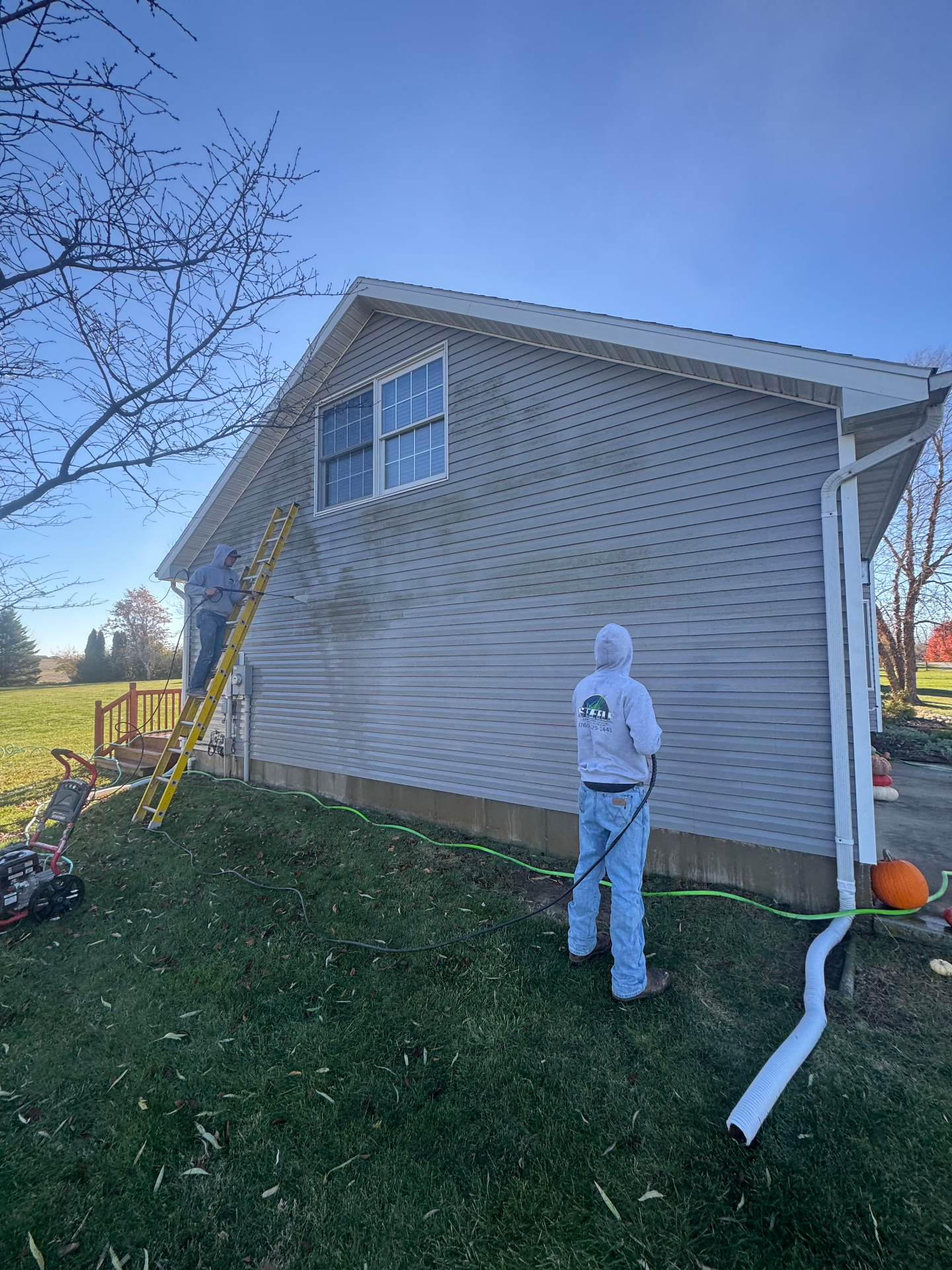 Vinyl siding with green streaks before washing